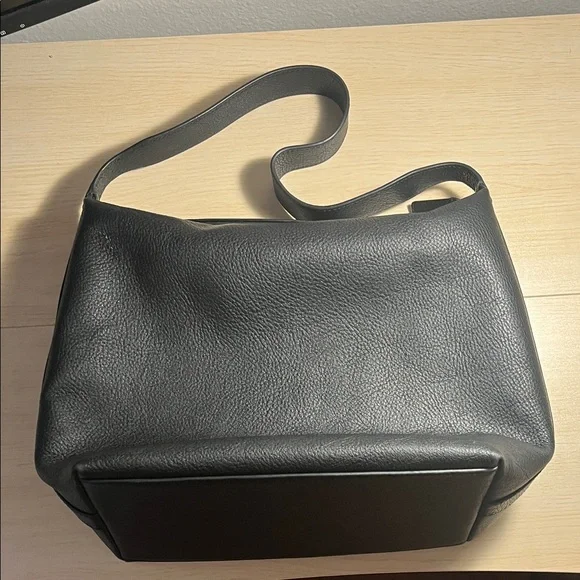 The Horse Daisy leather shoulder bag in Black - great condition - Picture 5 of 7